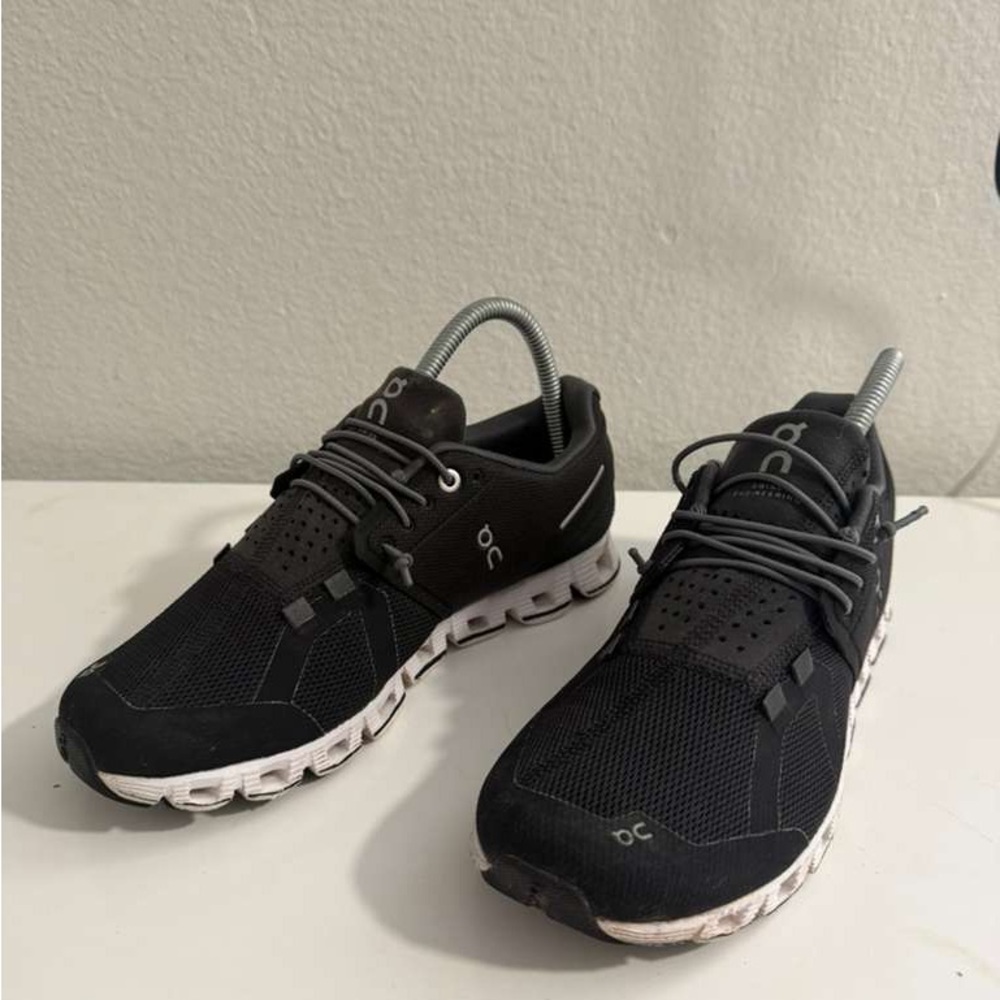 On Running cloud 5 women’s Black and White Athletic Shoes - Picture 3 of 10
